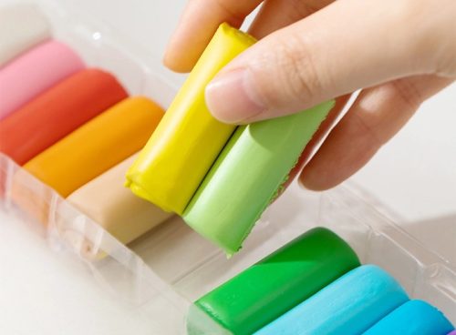 14- Gyurma Deli színes 12 db-os 200 gr.