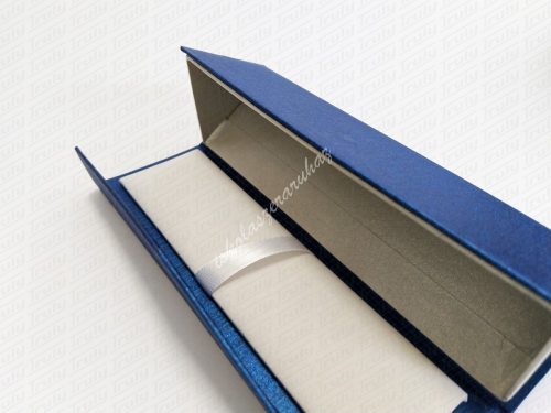 Mágneses háromszögletű tolldoboz